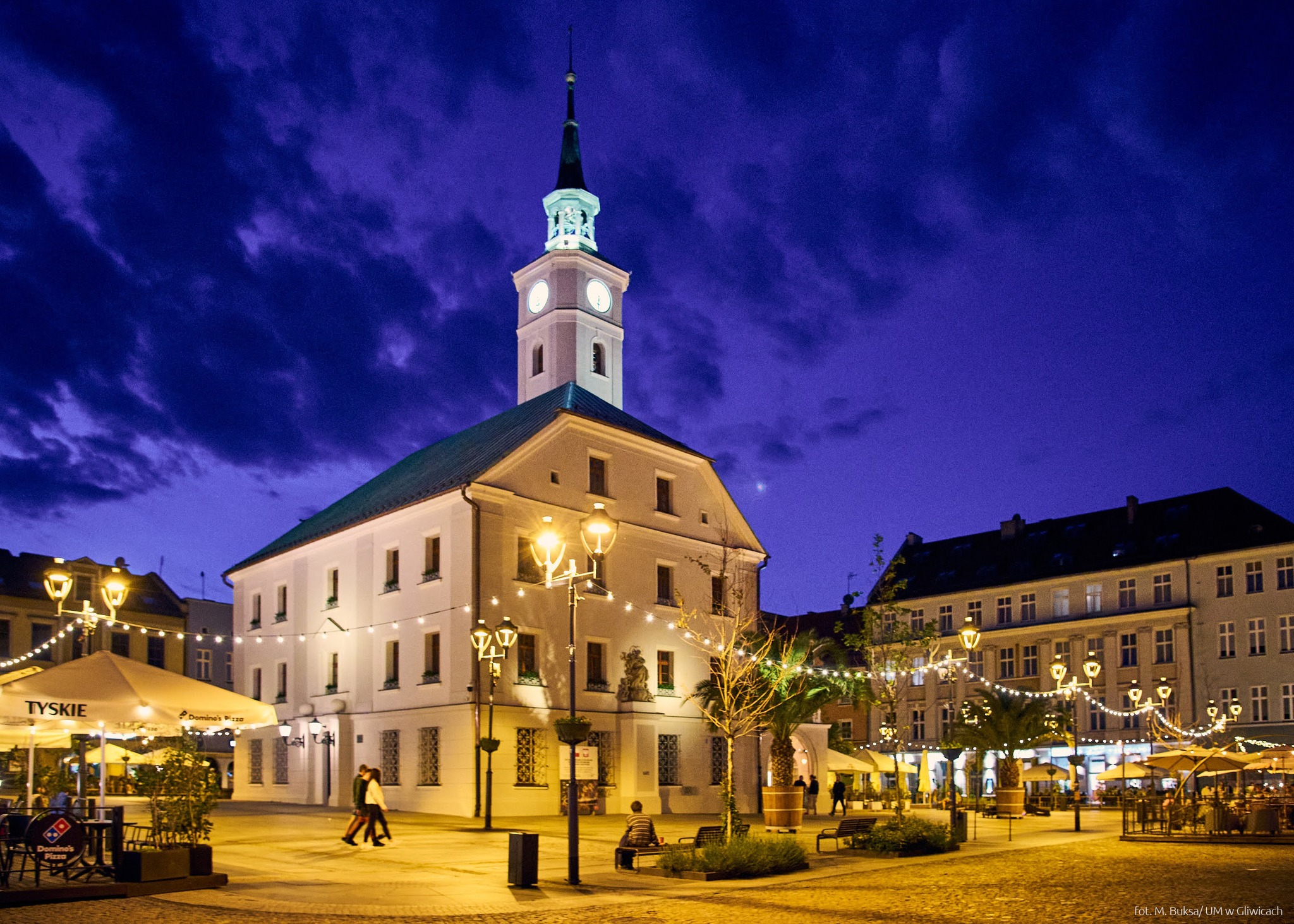 Rynek wieczorową porą