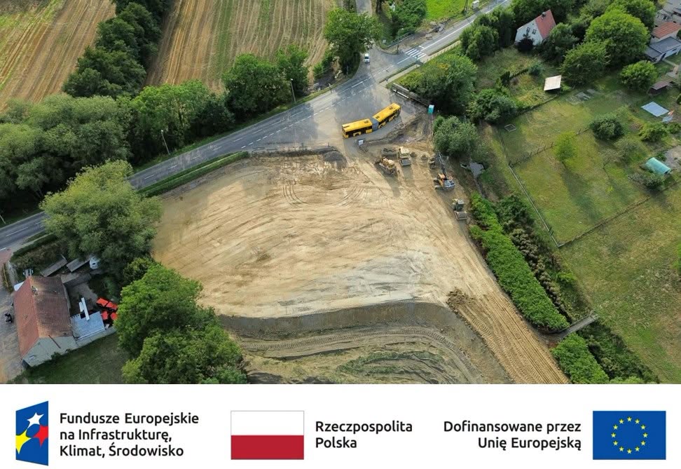 Na tyłach obecnej pętli autobusowej w Brzezince powstaje nowy węzeł przesiadkowy
