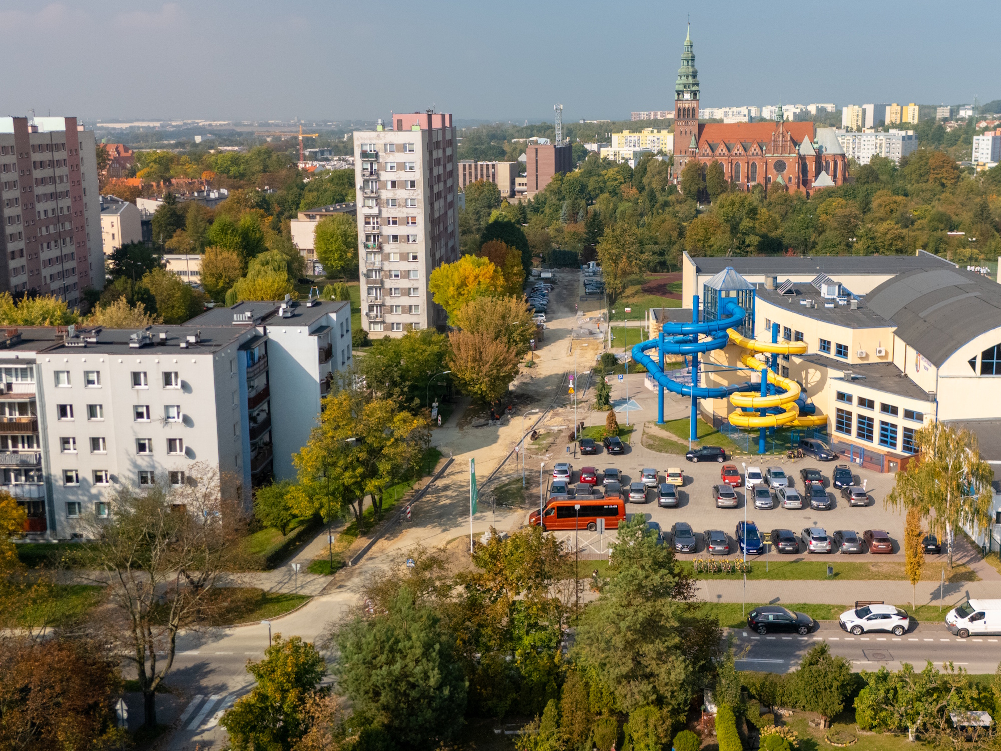 W niedzielę „Delfin” otworzy się o godz. 14.00. Ulicą Warszawską pobiegną maratończycy