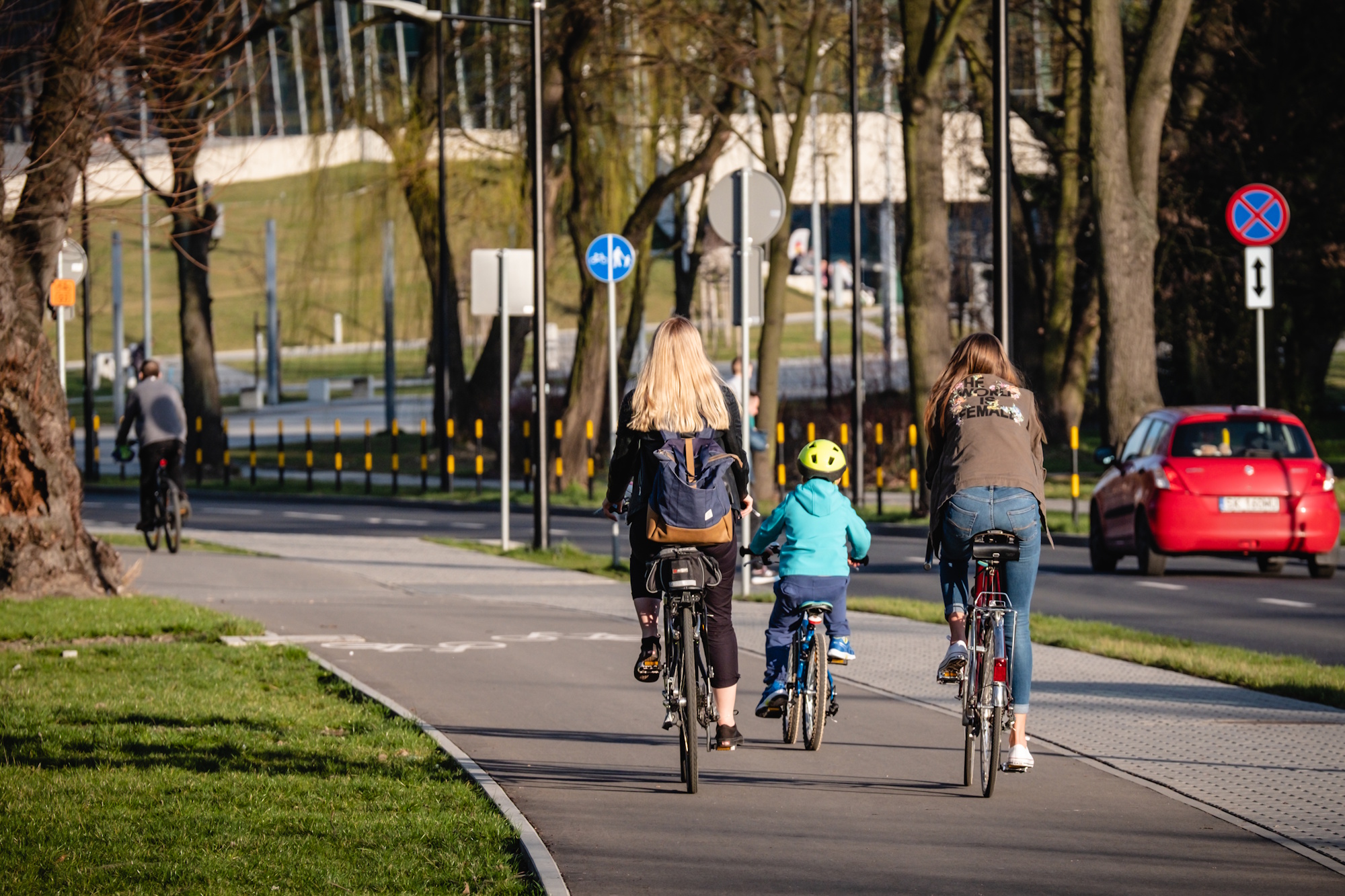 Z początkiem wakacji Gliwice pozyskały niemal 11 mln zł dofinansowania na projekt „Budowa regionalnych tras rowerowych na terenie miasta Gliwice”. Dzięki temu w latach 2026–2028 powstaną m.in. trzy brakujące odcinki ponad 10-kilometrowej trasy rowerowej nr 603, prowadzącej śladem dawnej kolejki wąskotorowej