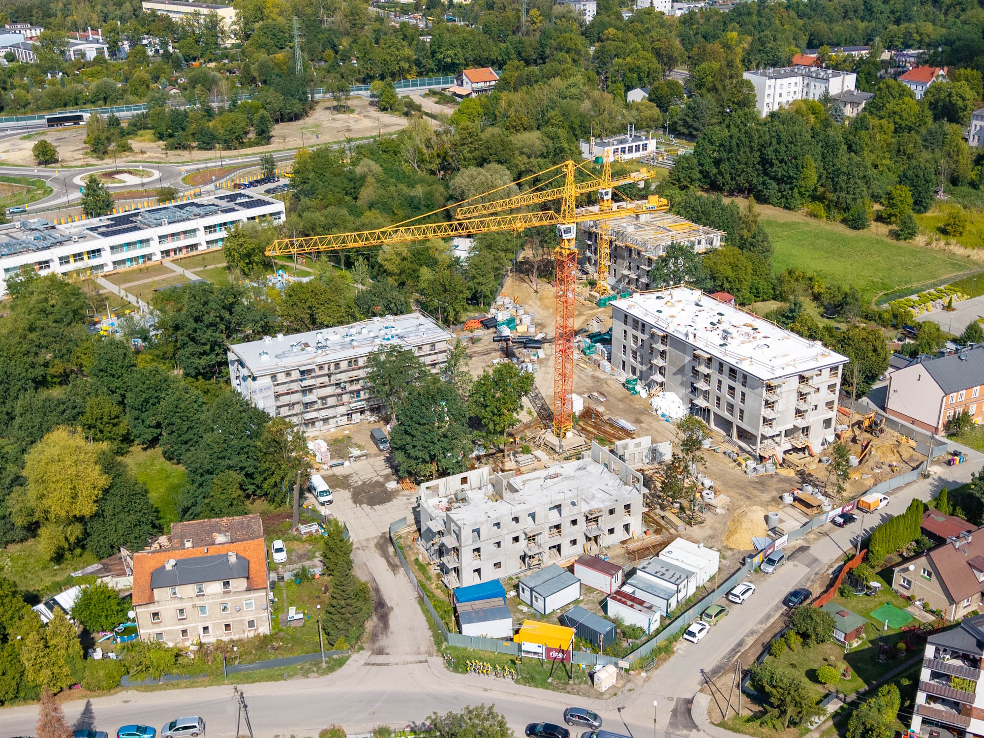 Przy Wiertniczej rośnie nowe osiedle. Budynki nabierają kształtów