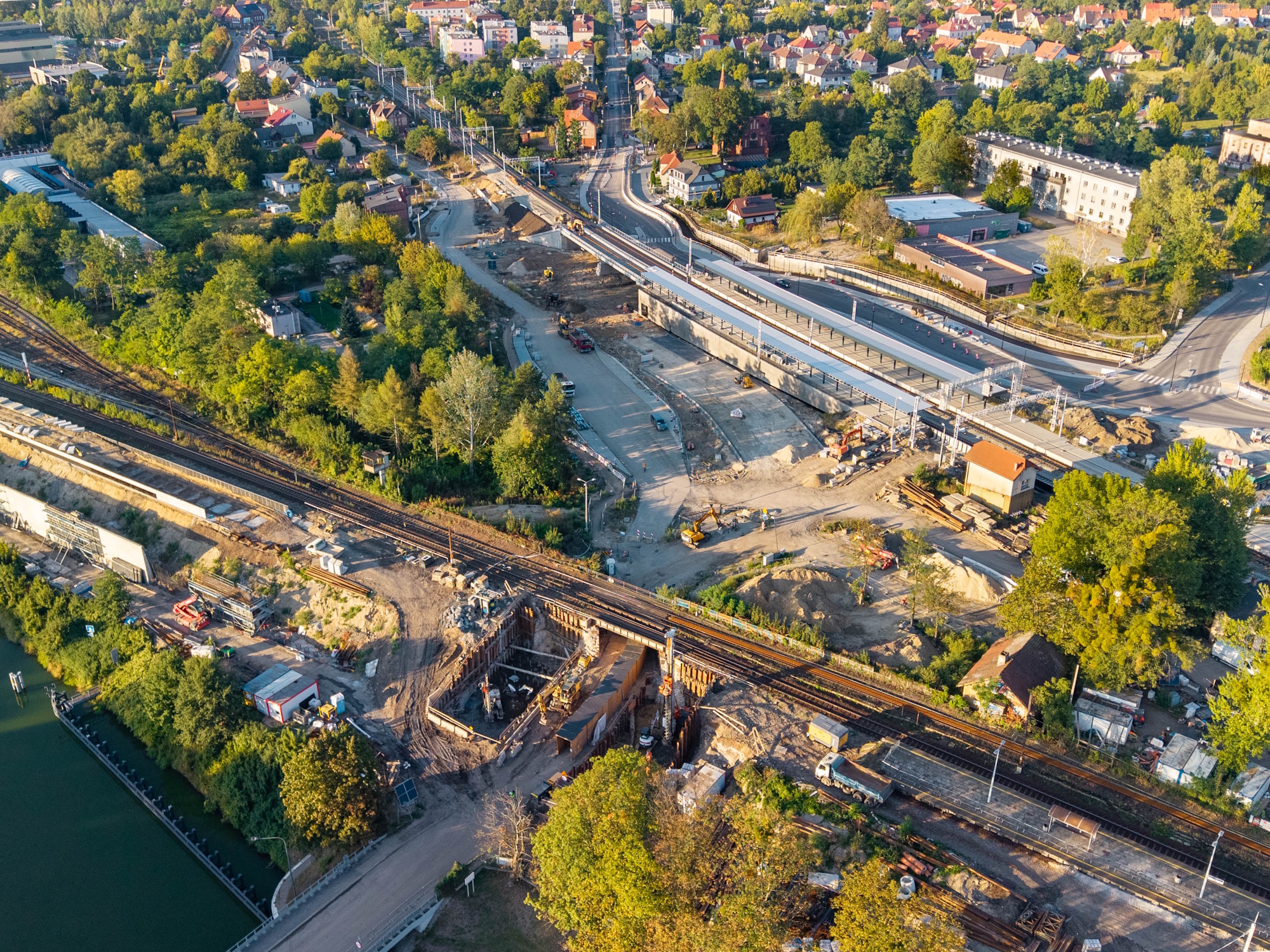 Inwestycja drogowo-kolejowa w Łabędach. Od 1 października zmiany w komunikacji autobusowej
