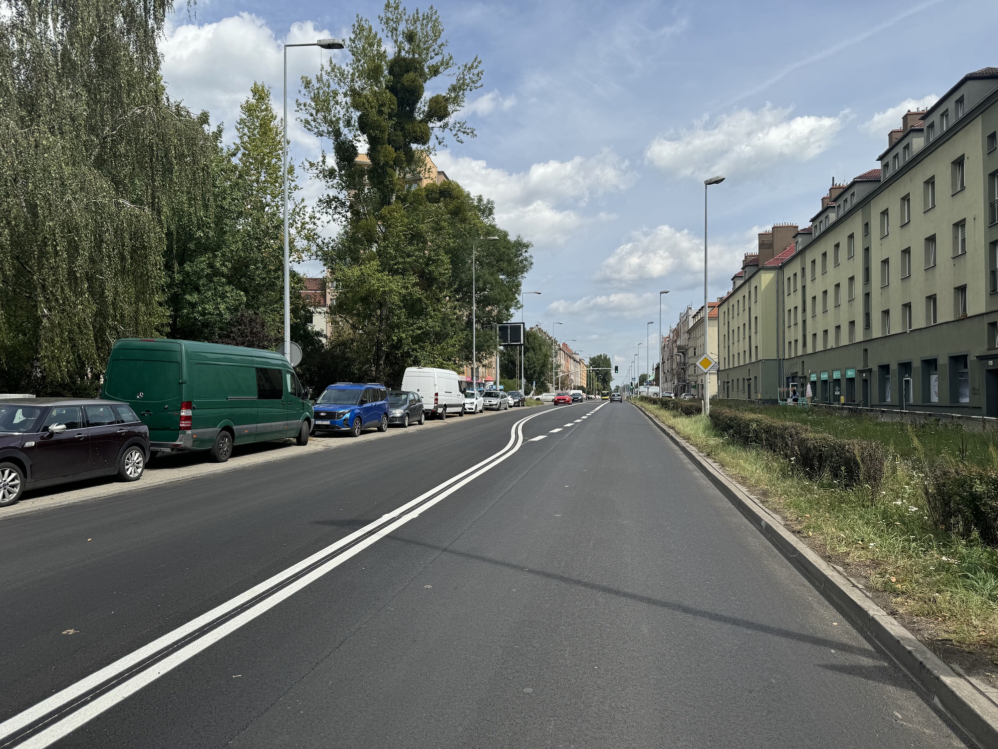 Chorzowska już w części gotowa, praca wre na kolejnym odcinku ulicy