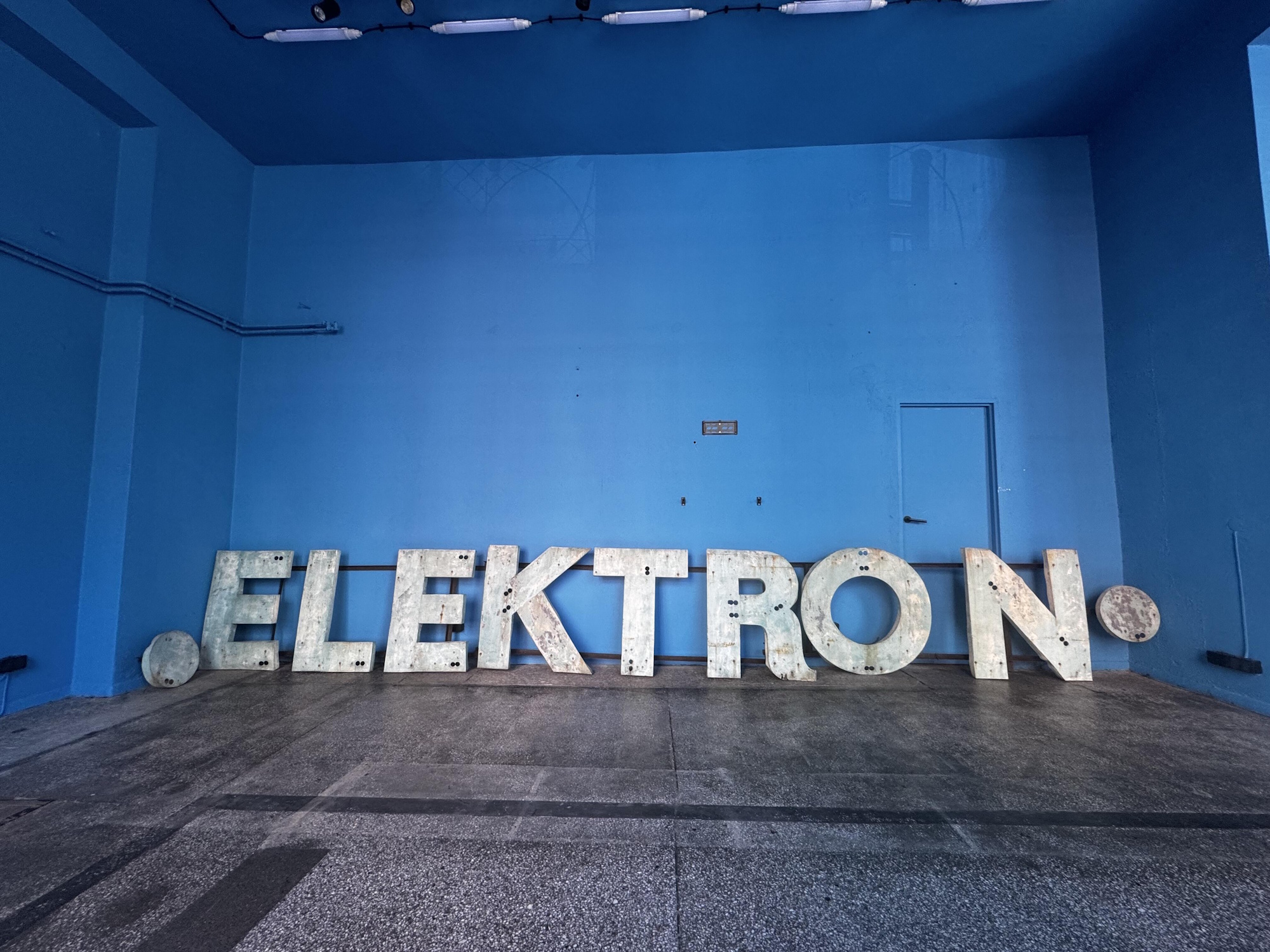 Świetlna tożsamość miasta. Rusza projekt „Neony Gliwic” w ramach Biennale Akademii