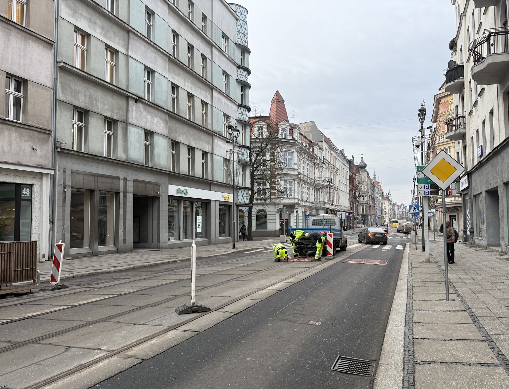 ulica, robotnicy, auto