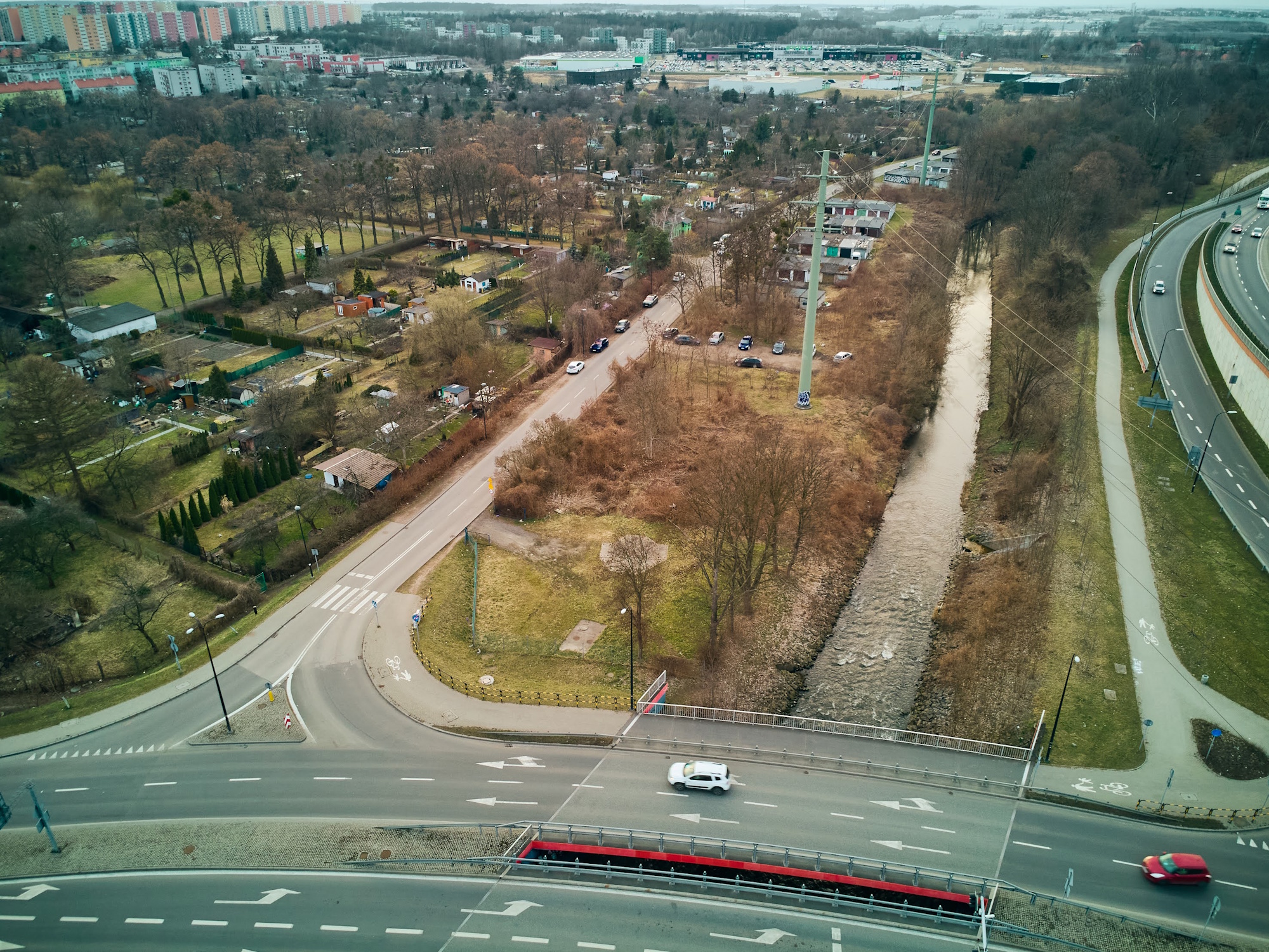 Nadrzeczna z nową drogą dla rowerzystów i pieszych. Umowa podpisana