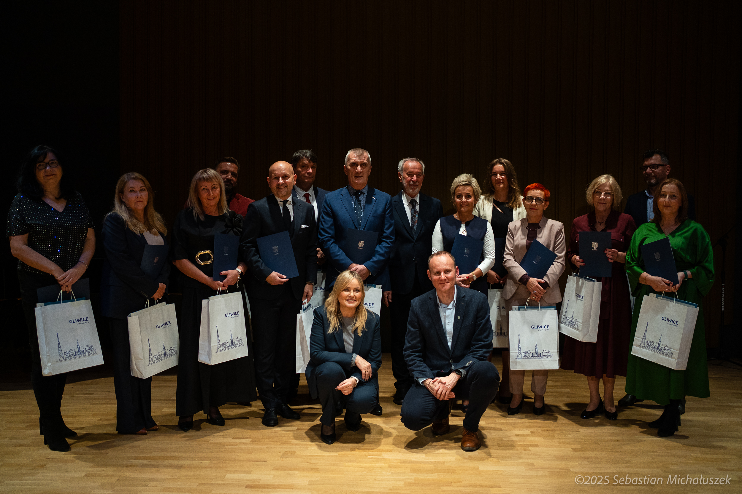 prezydent Gliwic i jej zastępca z dyrektorami szkół