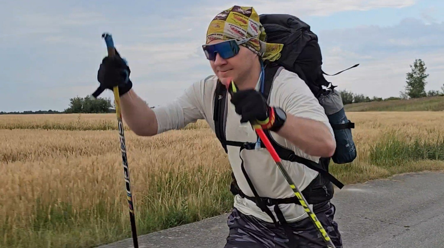 Niemal 3000 km w 30 dni. Gliwiczanin chce pobić rekord świata i pomóc choremu Wiktorowi