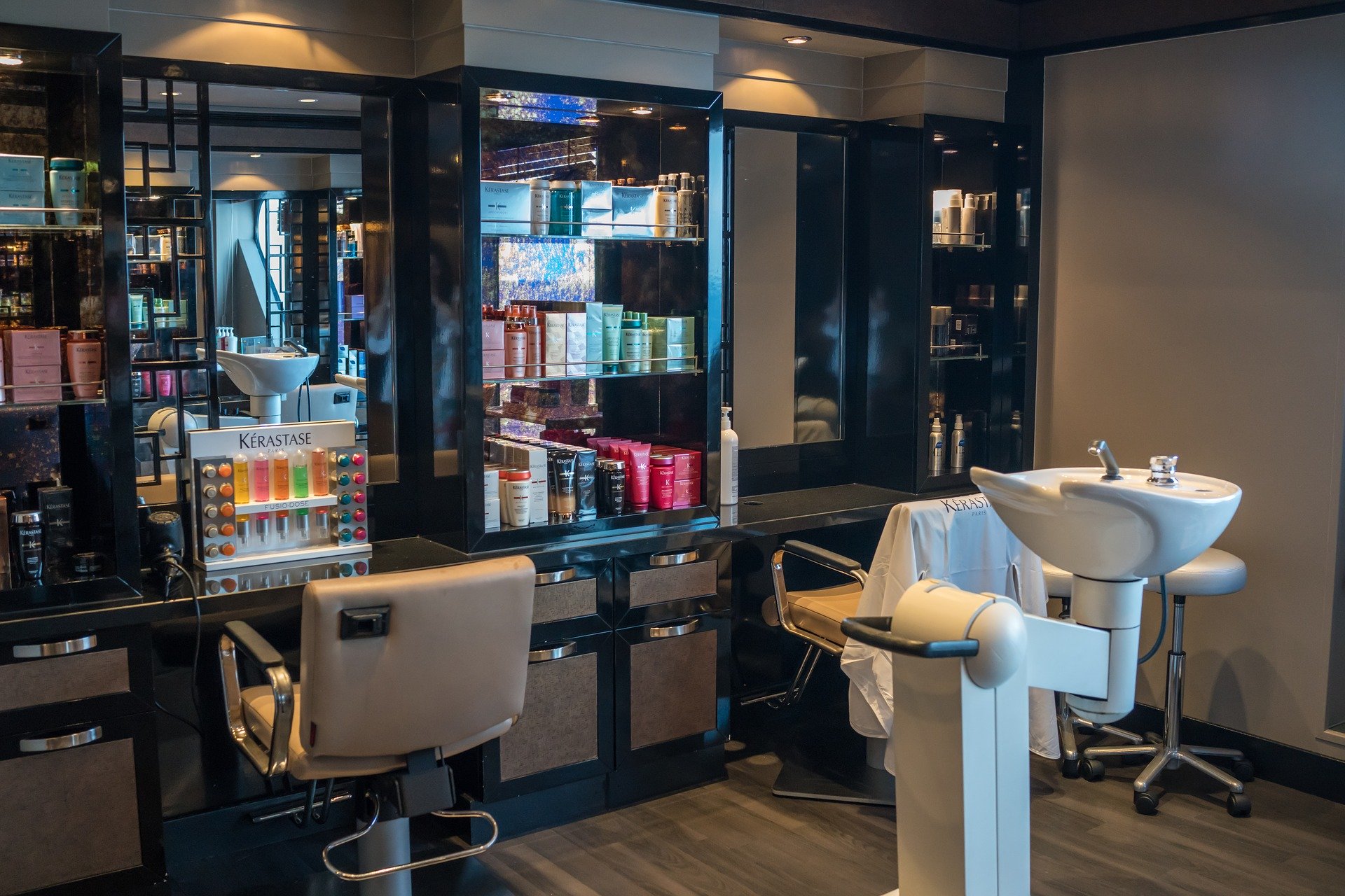 Od 18 maja otwarte zakłady fryzjerskie i kosmetyczne, ruszają restauracje