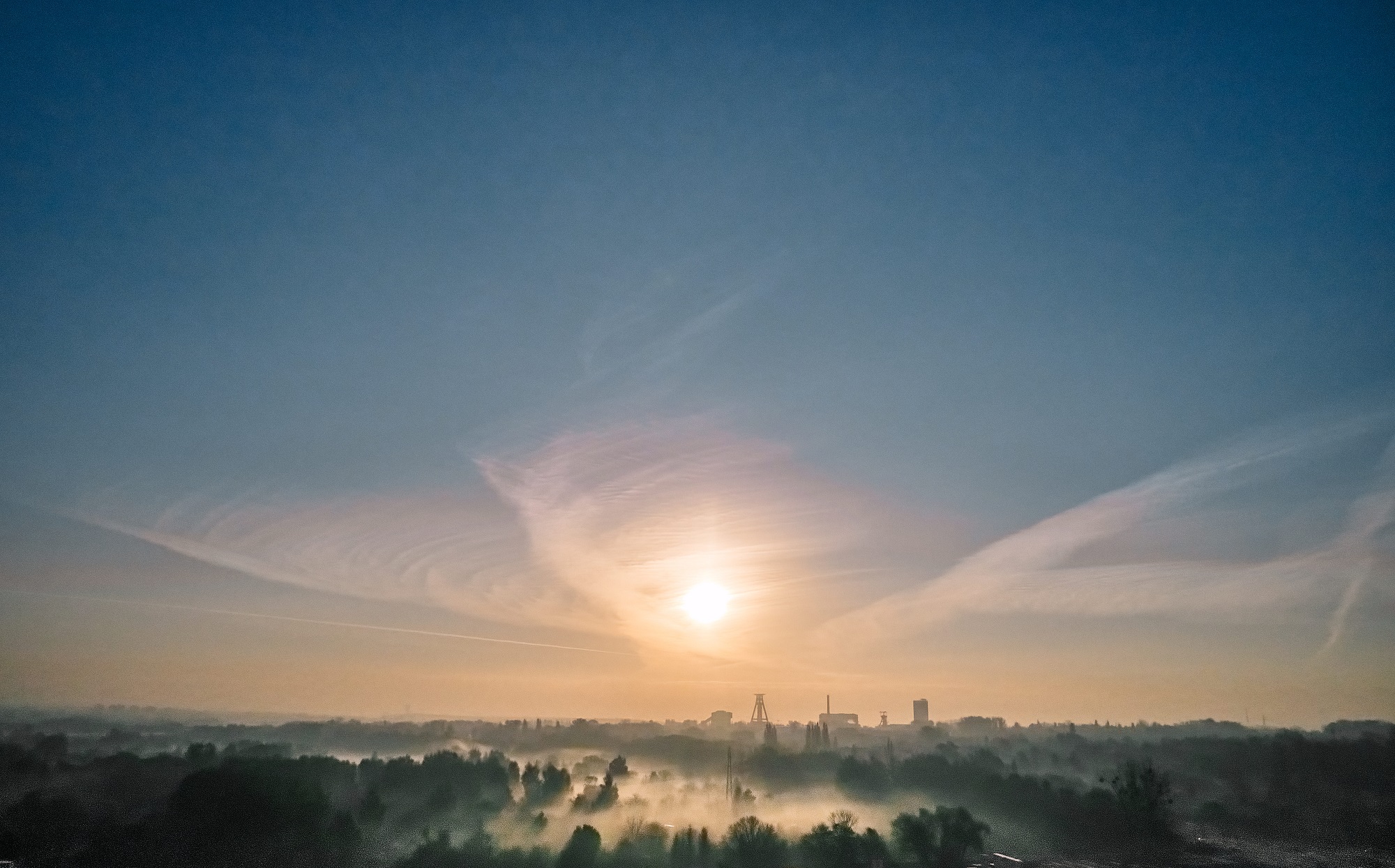 poranek, mgły i smog nad dzielnicami Gliwic