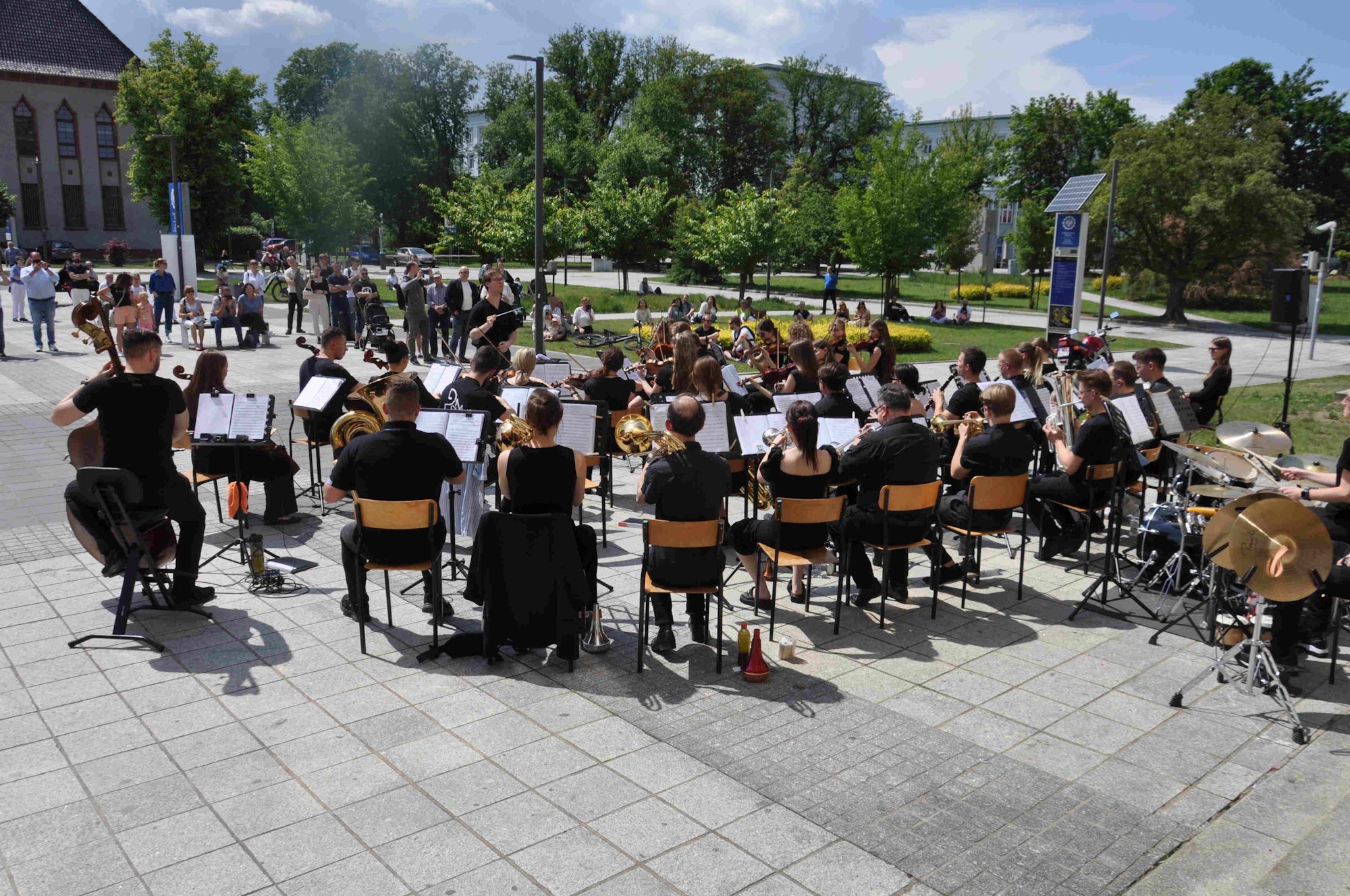 Trwa kulturalne lato w Ruinach Teatru Victoria TAURON Piątki Kultury. Dzisiaj będzie klasycznie i rozrywkowo