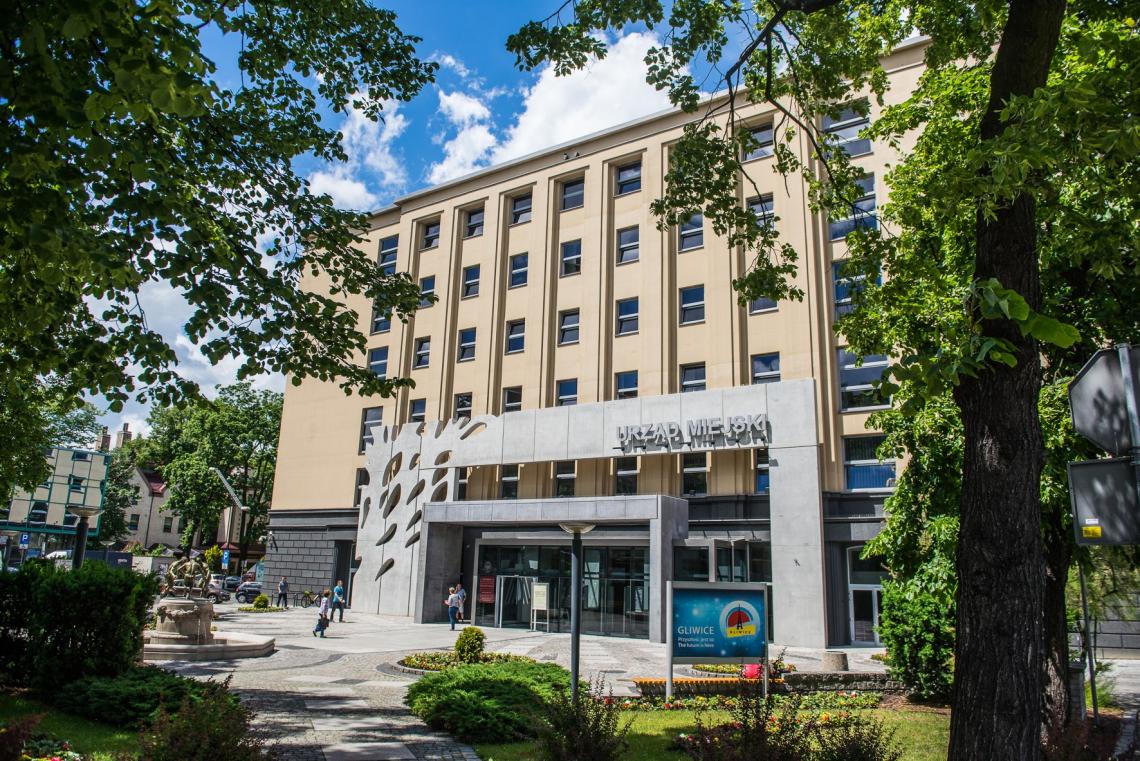 główne wejście do Urzędu Miejskiego w Gliwicach