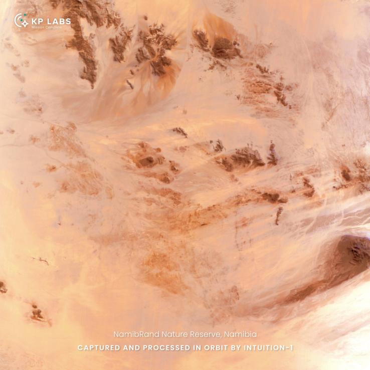Obraz hiperspektralny pustynii w Namibii, zarejestrowany i przetworzony na orbicie przez Intuition-1